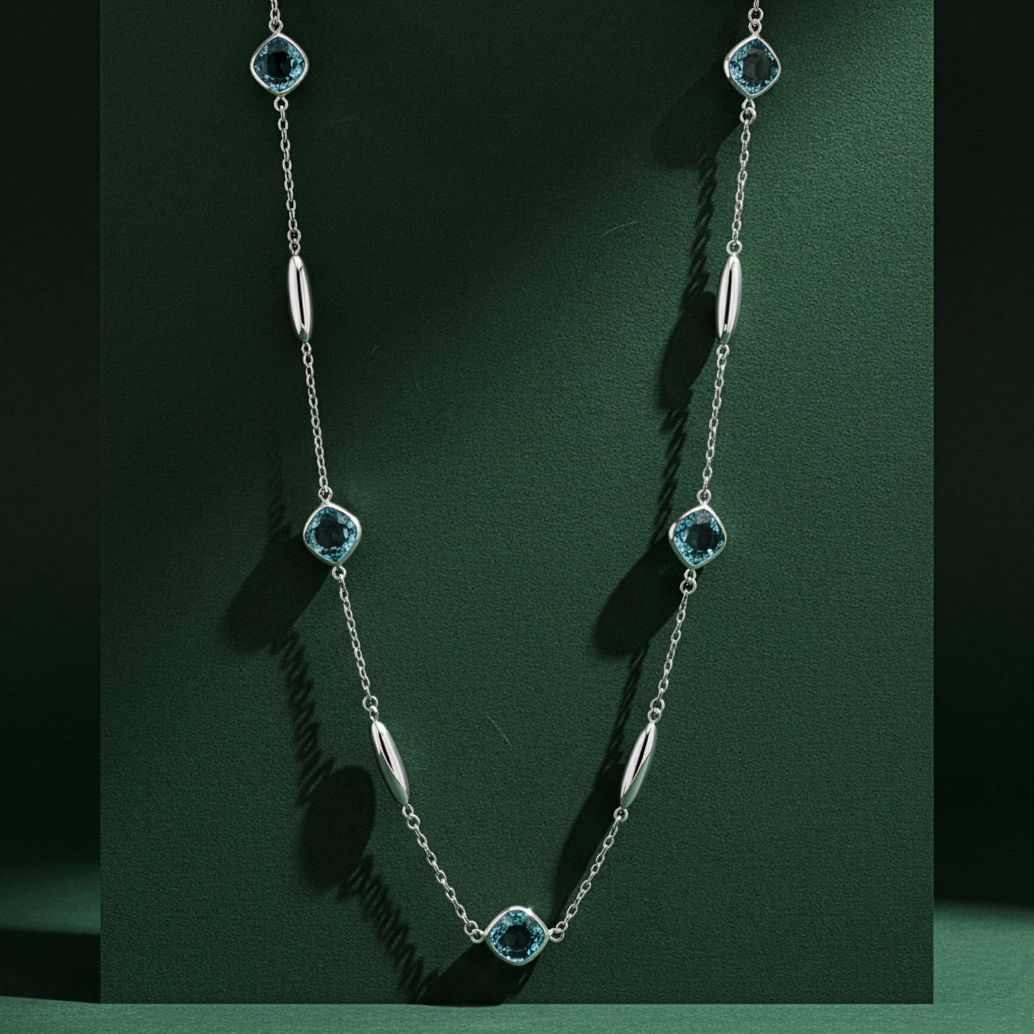 STATEMENT NECKLACES