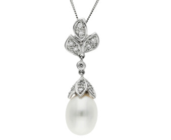 9ct White Gold Pearl & Diamond Floral Pendant